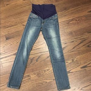 Pink blush maternity jeans size 26 NWT